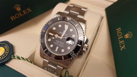 clean factory rolex submariner.